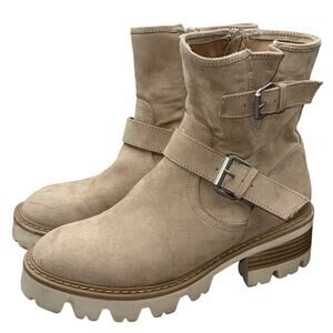 Size 6.5 - Women’s Universal thread company boots beige